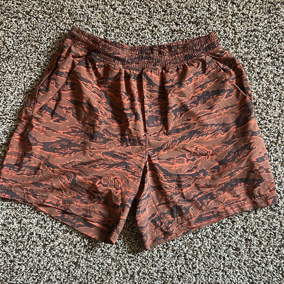 Lululemon Pace Breaker Short  in Tiger Camo Multi Orange size SMALL men’s - Picture 5 of 9
